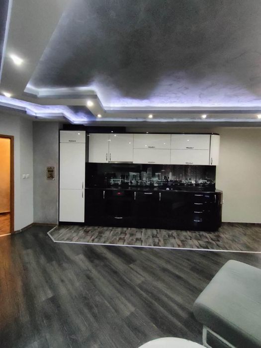 Дава се под наем Тристаен апартамент в Бургас, Меден рудник - зона В - 96 кв.м за 433.5 € - Снимка #1