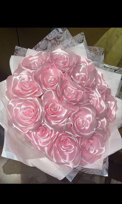 Букет от сатенени , вечни рози