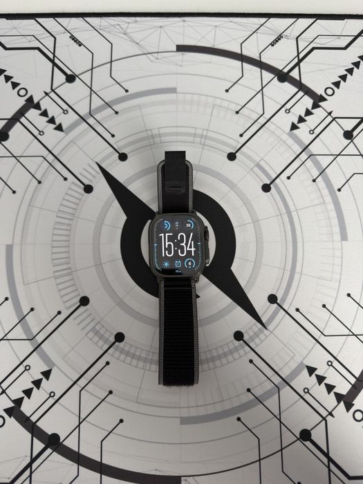 Apple Watch Ultra 3, GPS + Cellular, Carcasa Black Titanium 49mm, Black/Charcoal Trail Loop - M/L