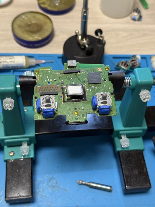 Controller PS5 DualSense cu TMR