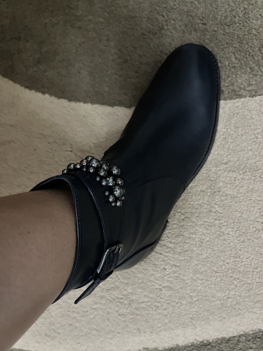 Чисто нови дамски боти