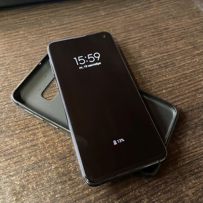 Samsung s 10 e в отличном состояние