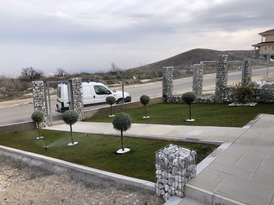 Озеленяване , изграждане на поливни системи и поддръжка