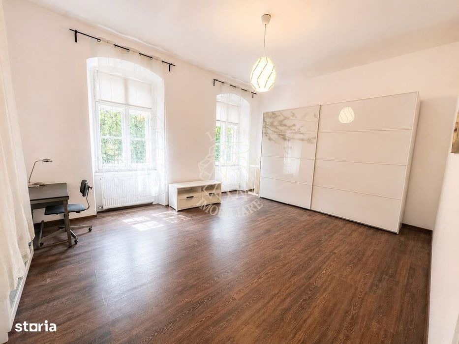 Apartament Renovat Complet 2 camere-et 1-parcare-curte comuna-Central — fotografia 1