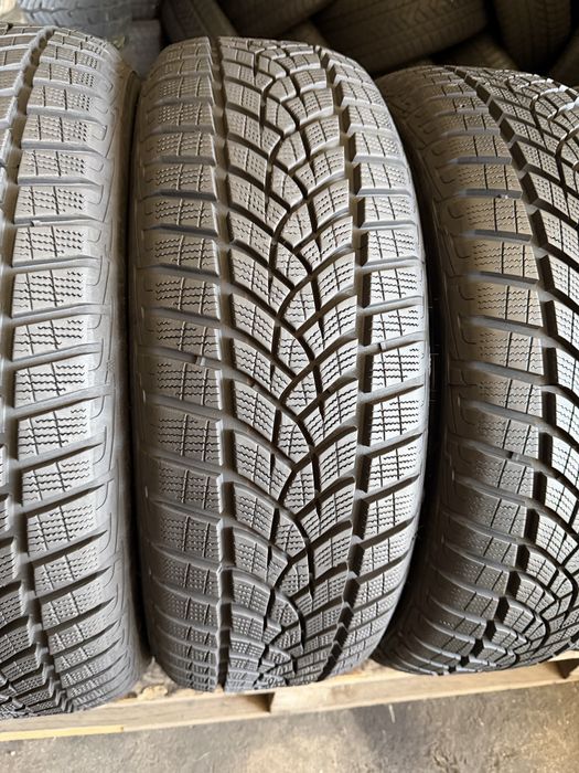 4 anvelope iarna 205/55/19 Goodyear ca NOI dot 2024!