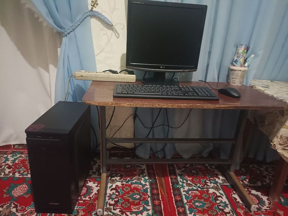 Кампютр сотилади ишлаши яхши