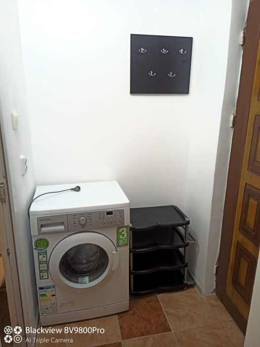 Inchiriez apartament o camera M6