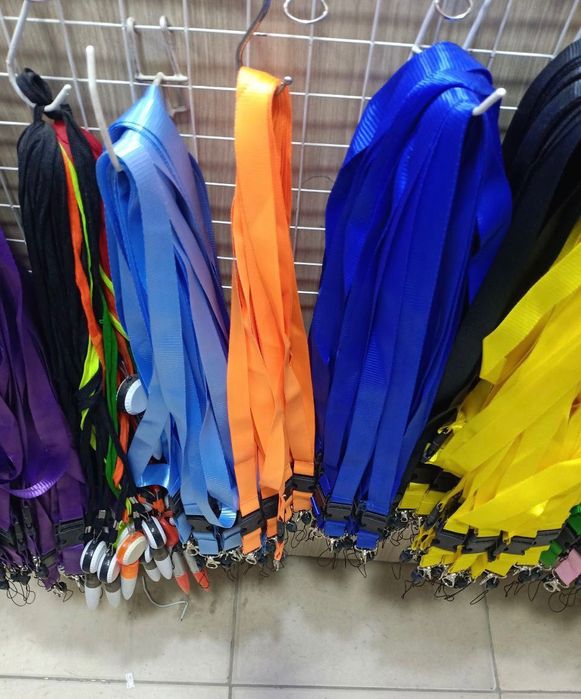 Бейджик B8 и 91х128 (вертикальный ) с лентой (Rangli lentasi bn) Optom