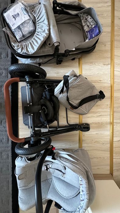 Продавам чисто нова количка Lorelli 0+m