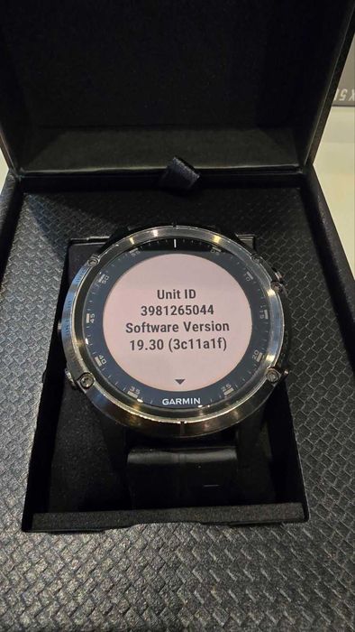 Продавам часовник Garmin Fenix 5 plus Sapphire