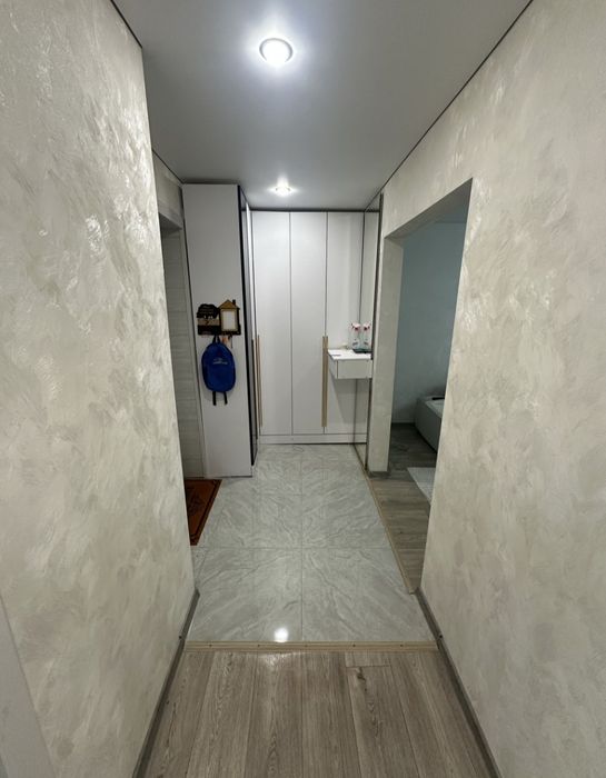 Екі бөлмелі үй беріледі