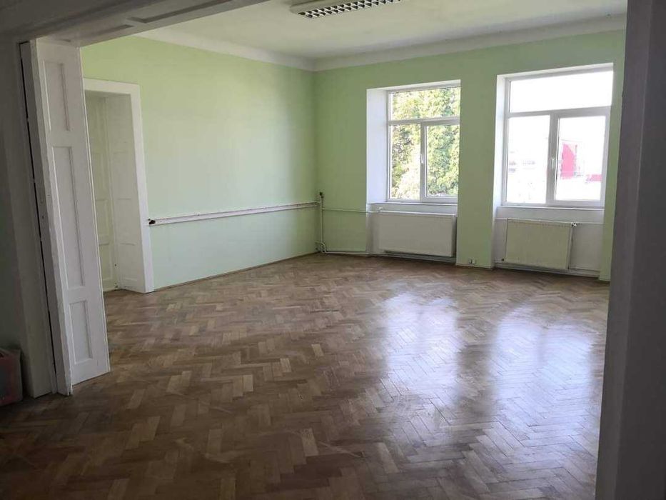 spatii birouri  renovate ,luminoase  inchiriat de la proprietar