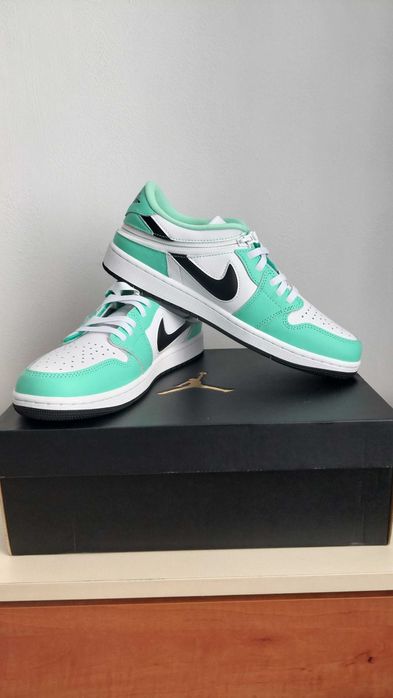 Nike Air Jordan 1 LOW FLYEASE / маратонки зелено с бяло