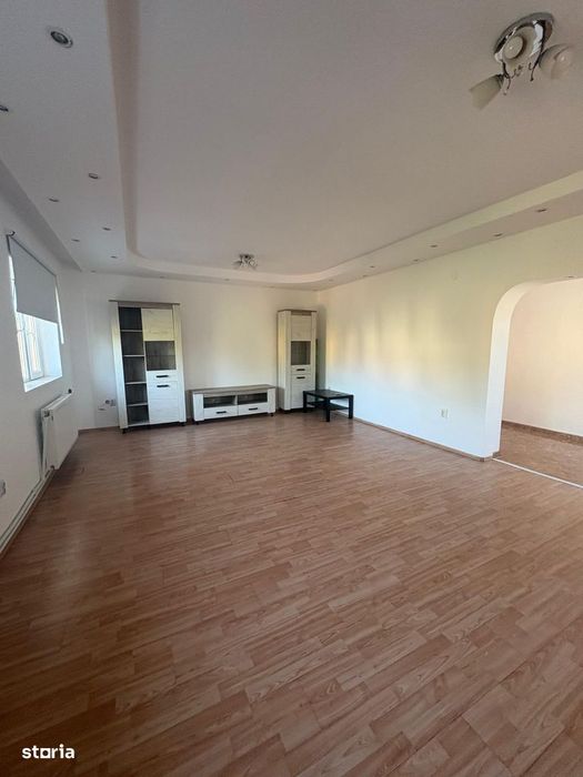 Casa | Sisesti| etaj 1| curte | parcare in curte| partial mobilata