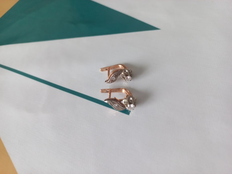 Продам серьги с бриллиантами