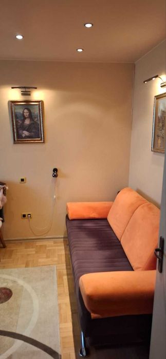 Запазен разтегаем диван