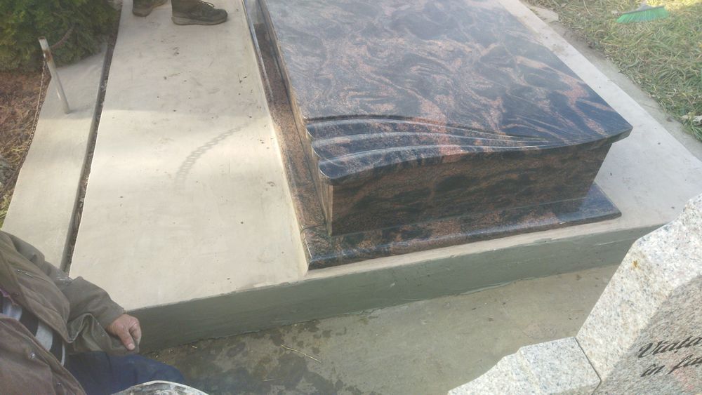 Construim ,cripte,cavouri ,borduri morminte