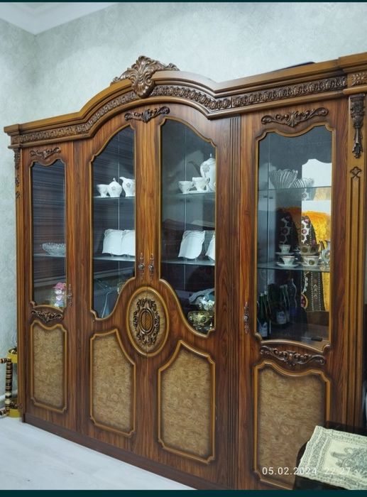 Стенка сотилади меблный