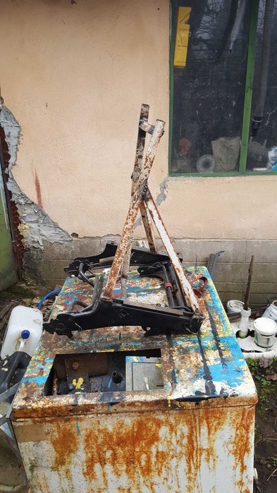 Стойка за кросов мотор 50 , 65 , 85 cc.Подходяща за Шаран,Алхамбра.