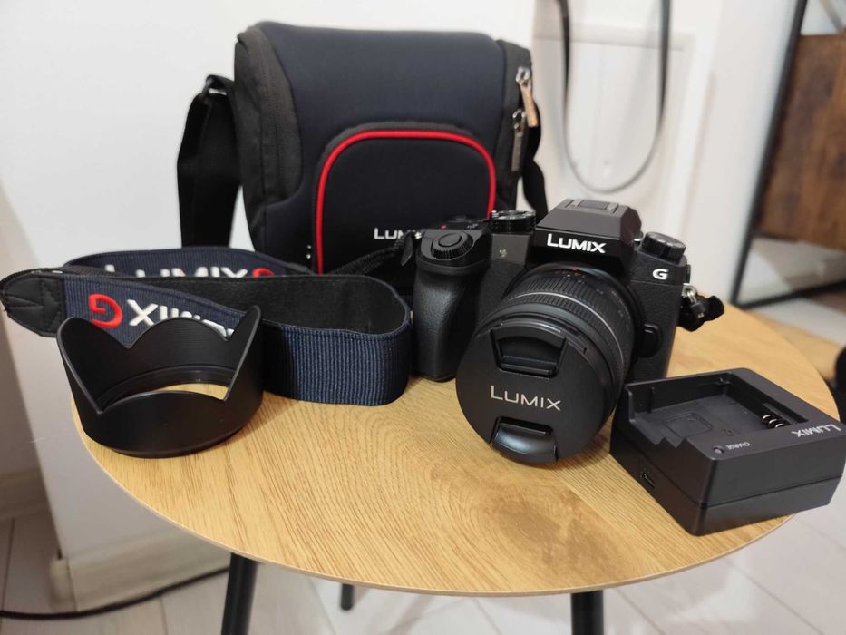 Panasonic Lumix G70 + Obiectiv 14–42mm + Geantă – Ca nouă