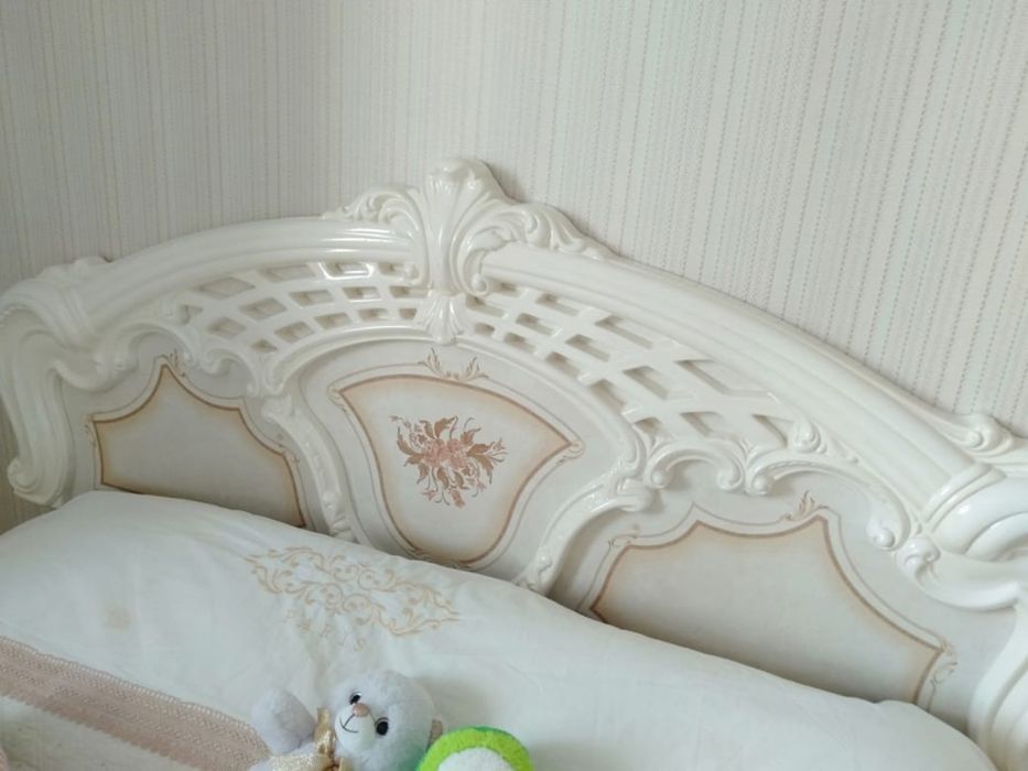 Кровать с матрацом 160/200