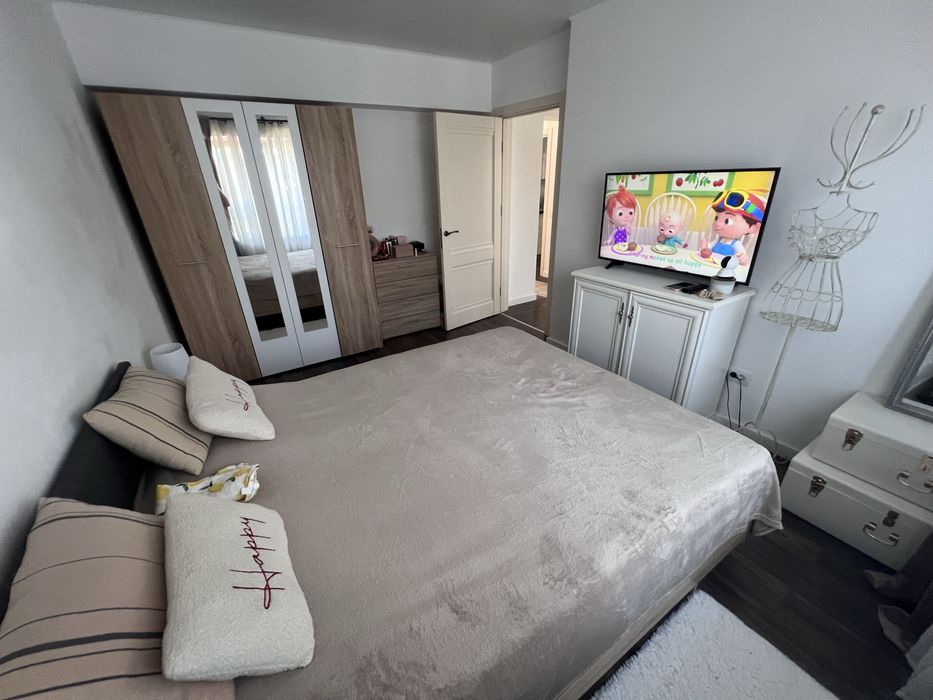 Inchiriez apartament 2 camere decomandat