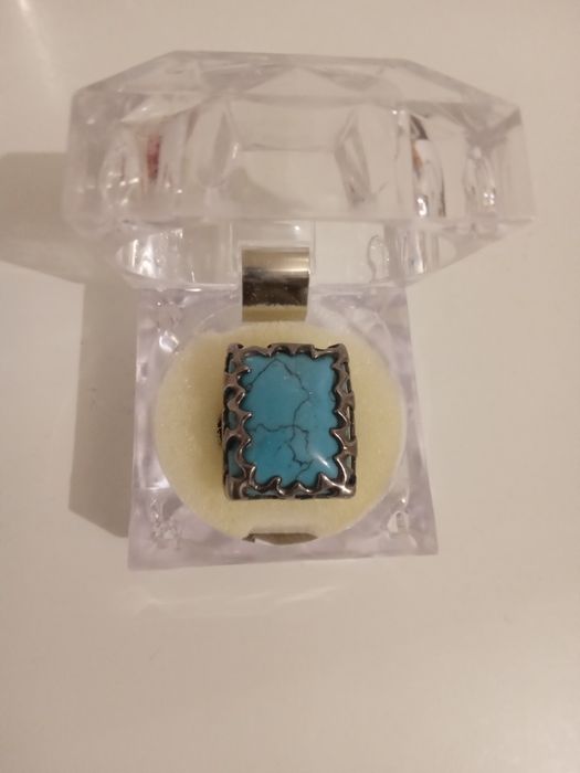 Продам Кольцо с камнем