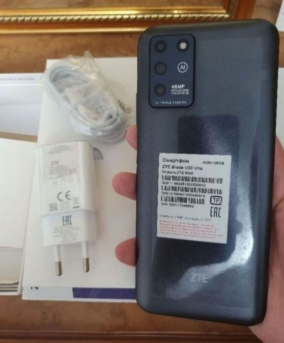 Srochna Prodam Sotiladi ZTE Blade V30 4/128Gb Black 4G Orginal igravoy