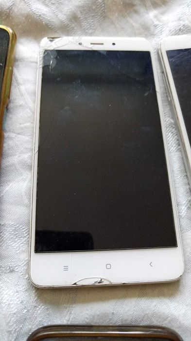 Четыре телефона за 6 тыс