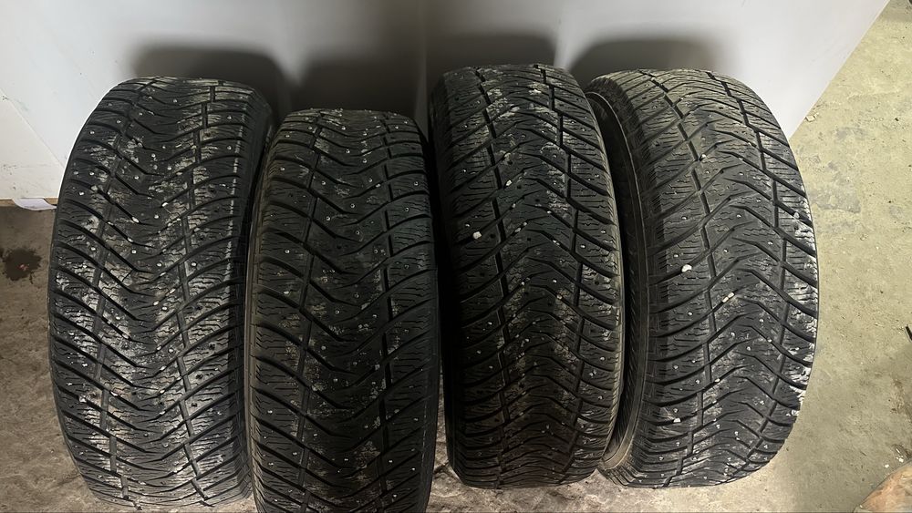 Продам покрышки  зимние