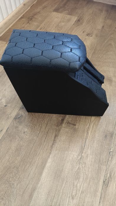 Продам подлокотник на Фольксваген пассат