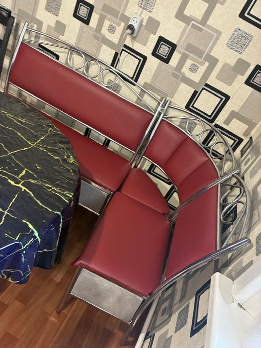 Угловой диван в кухню