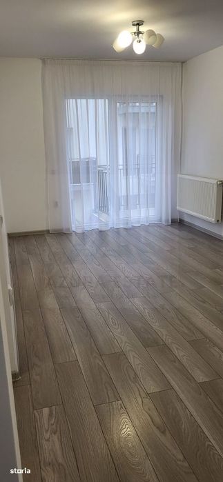 Apartament 3 camere 3 balcoane etaj 1 parcare zona Calea Cisnadiei