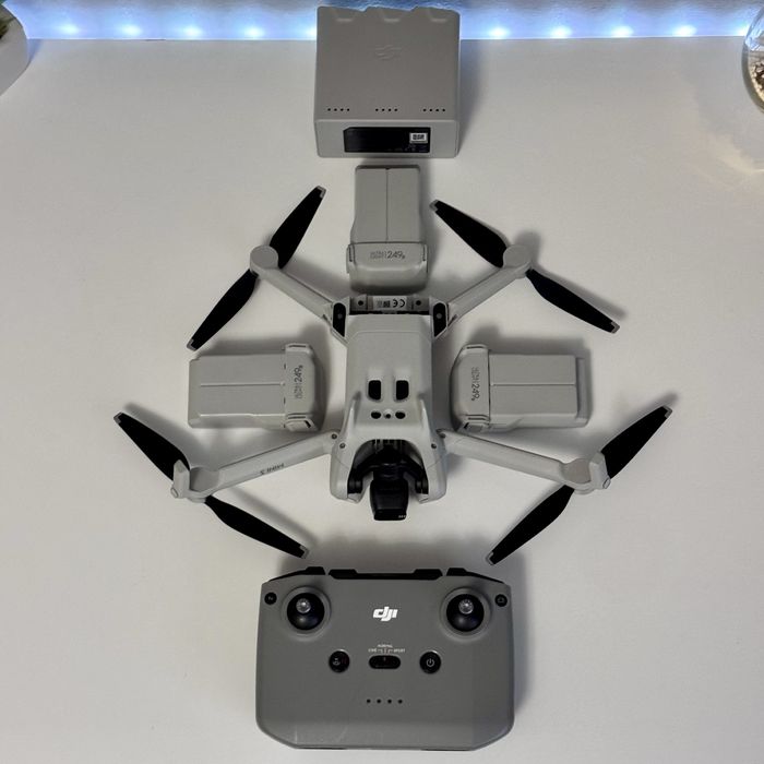 Drona DJI Mini 3 Fly More Combo | 3 baterii + Telecomanda + Geanta |