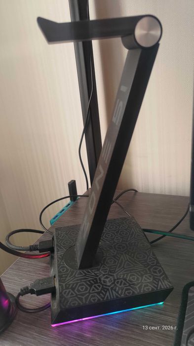 Держатель для наушников с USB портами
