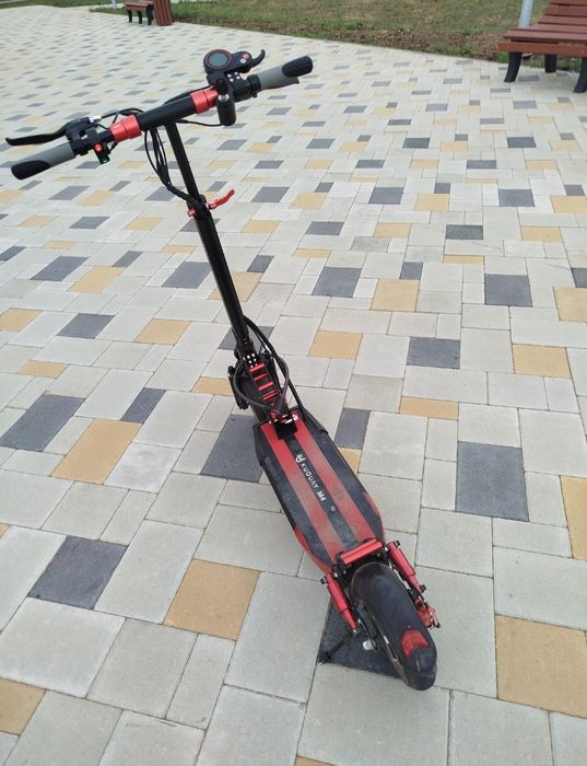 Электро самокат в хорошем состоянии