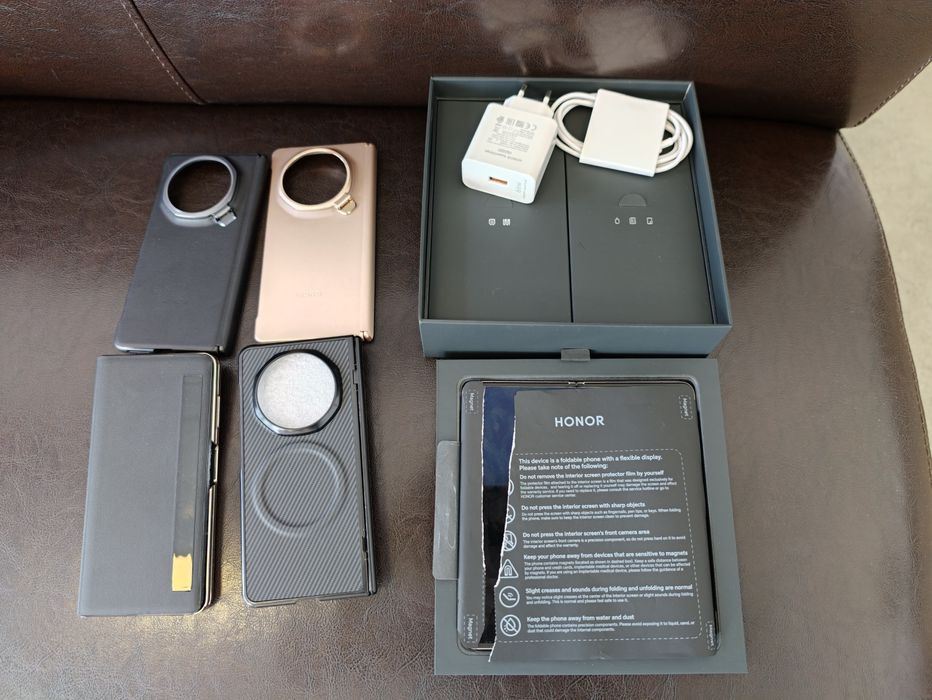 Honor Magic V5 Dawn Gold 16GB+512GB в гаранция + подаръци - бартер