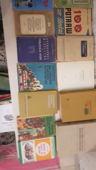 Продаются  книги