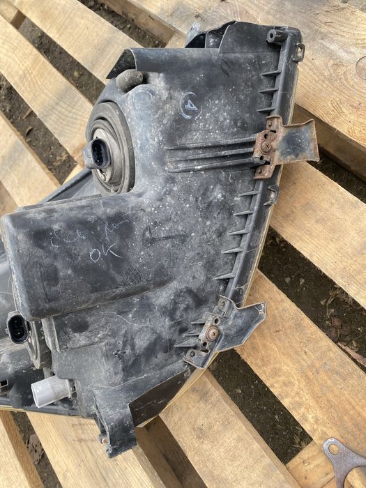 Фар ляв за тойота корола версо 2007 година