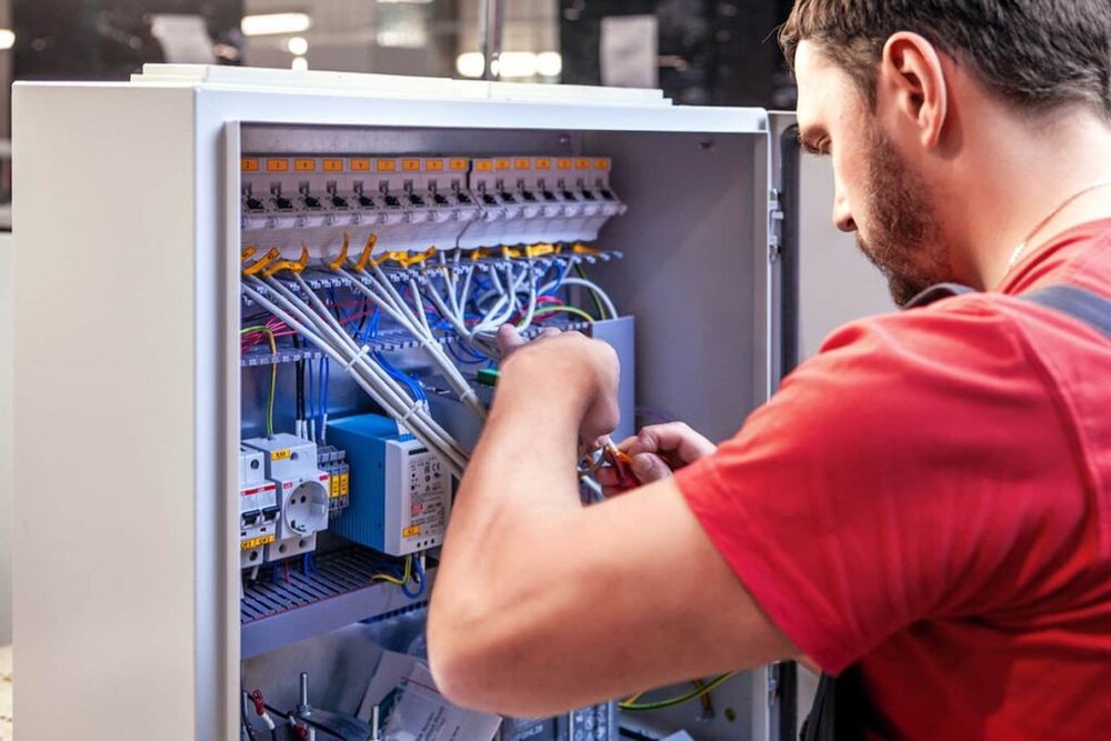 Электрик / КИП оборудование/ Электромонтаж