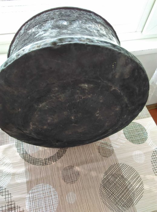 2 бр Стари медни(бакърени) котли голям 20 л и по малък 12 литра.