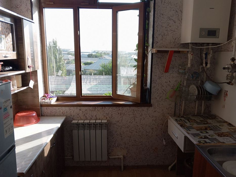 Uy sotigladi. Manzil Qarshi shahri Qarshi mahalla ayraport yoʻli