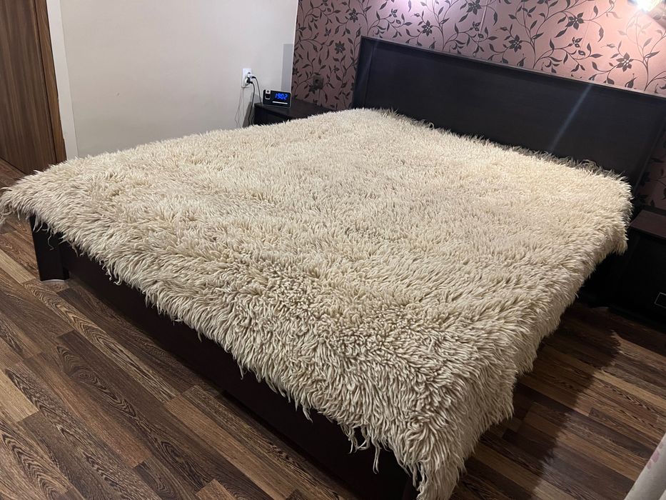 Продавам ръчно тъкан вълнен китеник.