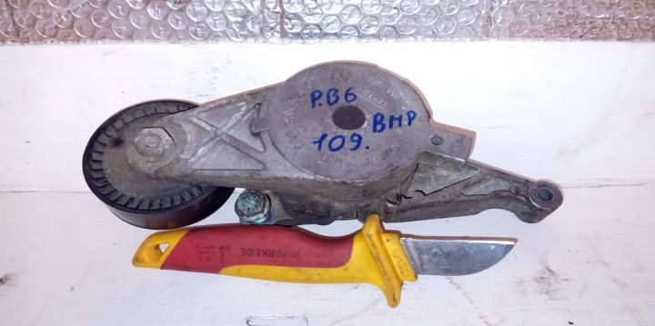 Intinzator curea 03G903315C Volkswagen VW Passat B6 seria