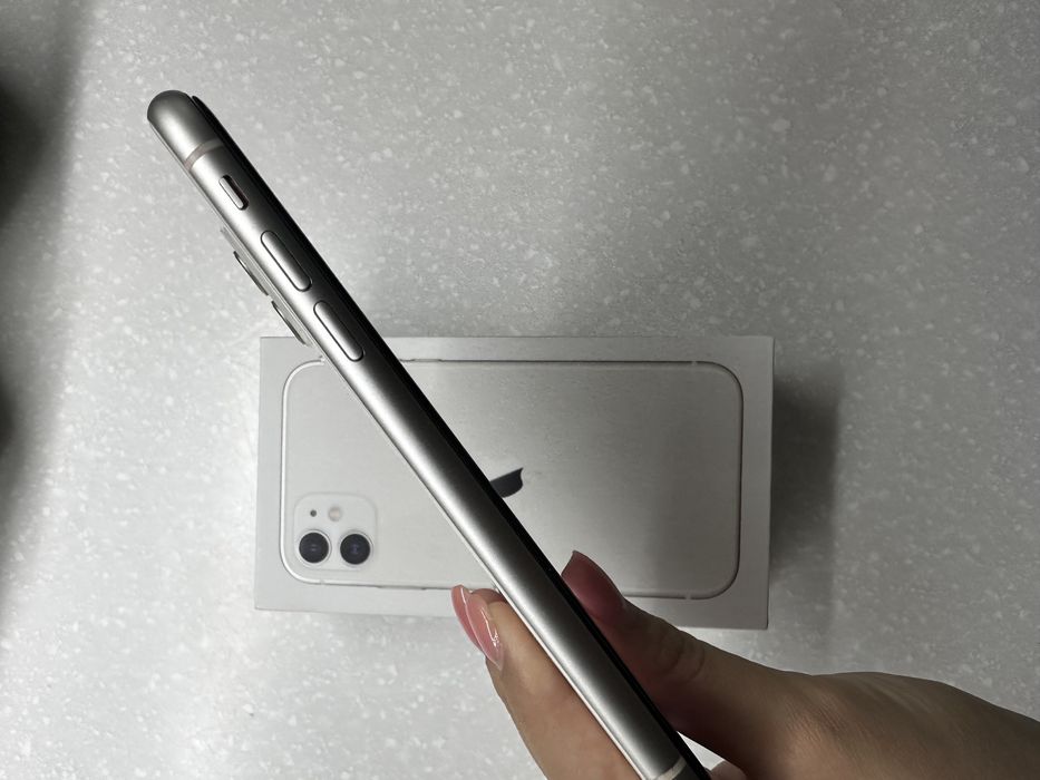 Продам iPhone 11 White
