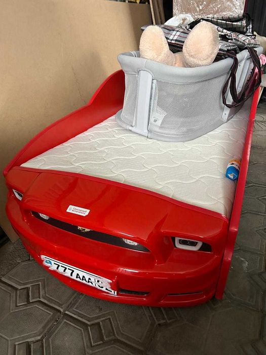 Детская кровать машинка