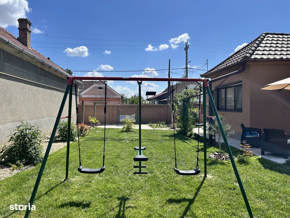 Casă complet renovată