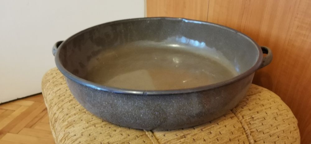 Продавам, големи тави.