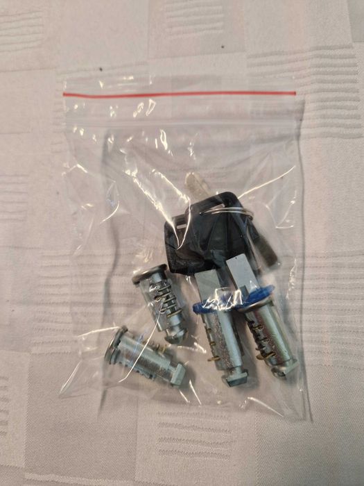 Комплект ключалки и ключове за багажници THULE