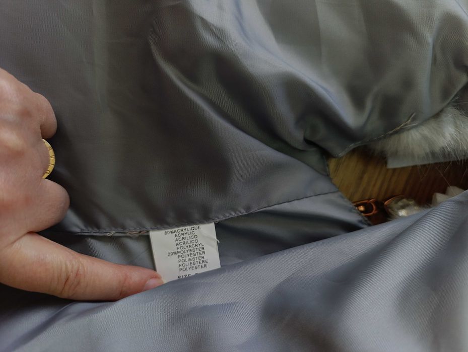 Дамски много запазен елек,неразличим от нов